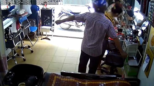 Màn trộm smartphone bất thành tại tiệm làm tóc