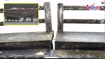 Hãi hùng dân liều mạng qua lại trên cầu sụt lún, như gãy làm đôi