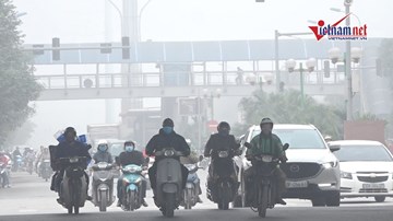 Không khí Hà Nội ở ngưỡng rất xấu, cao ốc 'biến mất' trong mù mịt sương