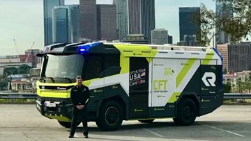 Xe cứu hỏa triệu USD chạy bằng điện đầu tiên trên thế giới