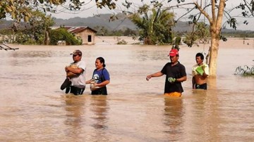 Siêu bão 'nhấn chìm' Giáng sinh ở Philippines, hàng nghìn người mắc kẹt