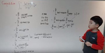 Thần đồng nhí giải toán đại học 'nhanh như chớp'
