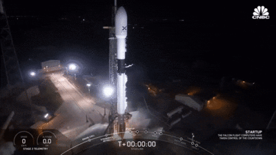 Vì sao SpaceX muốn phóng 42 nghìn vệ tinh vào không gian?