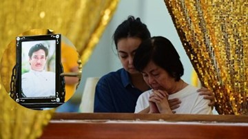 Vợ NSƯT Chánh Tín khóc nức nở bên linh cữu chồng