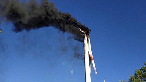 Cháy tuabin trụ điện gió cao gần 100m tại Bình Thuận