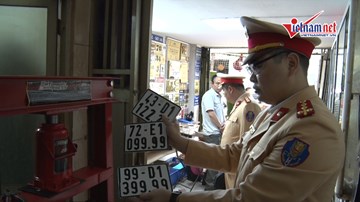 Dùng 7 triệu mua máy ép để sản xuất biển kiểm soát giả