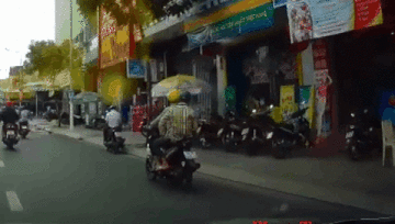 Khoảnh khắc cướp điện thoại rồi 'biến mất'