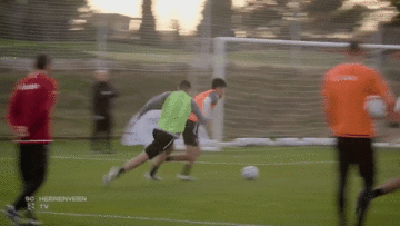 Văn Hậu ghi siêu phẩm cầu vồng khiến thủ môn đứng nhìn bóng bay vào lưới