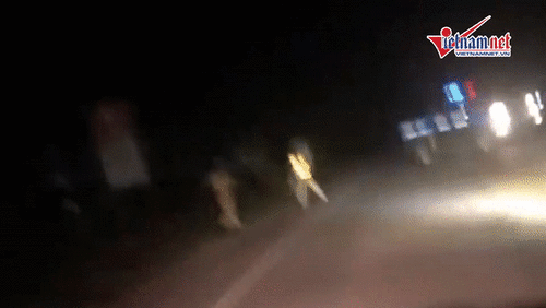 Giấu pháo lậu trên giàn lạnh, lái xe tông thẳng CSGT khi bị truy đuổi