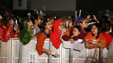 Hàng nghìn fan bất chấp mưa gió đi xem Đại nhạc hội K-Pop Concert 2020