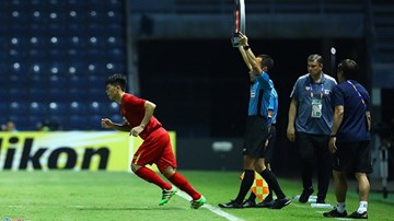 Bố mẹ cầu thủ Đình Trọng: Con vào sân gặp Jordan thì lo nhiều hơn mừng