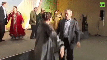 Điện Kremlin tung hình ảnh cựu TT Bush và TT Putin cùng nhau khiêu vũ