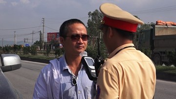 Thổi nồng độ cồn có làm lây lan virus corona?