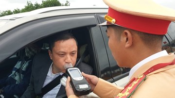 Kiểm soát nồng độ cồn từ đầu vào cao tốc ngày mùng 1 Tết