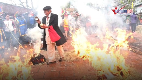 Độc đáo cuộc thi nấu cơm bằng rơm từ thời vua Hùng