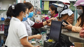 Khẩu trang y tế cháy hàng, tăng giá, dân bức xúc báo Quản lý thị trường