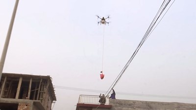 Trung Quốc dùng drone chuyển thức ăn cho người dân để chống virus corona