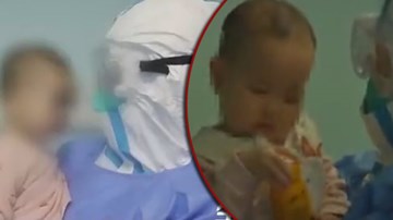 Bé 9 tháng tuổi chiến đấu với virus corona, theo bác sĩ 'quên' luôn cả mẹ