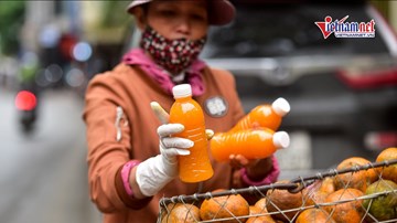 Vắt cam mỏi tay, tiểu thương kiếm bộn tiền trong những ngày dịch Covid-19