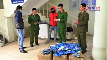 Bán 'thẻ đeo chống virus' lậu trên MXH, gian thương bị bắt giữ