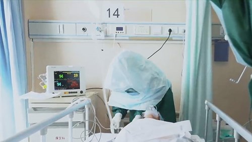 Bác sĩ Vũ Hán nói về công việc 'cận kề cửa tử' khi điều trị Covid-19