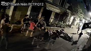 Hàng chục người mai phục, đuổi đánh 5 tên trộm xe máy lúc 1 giờ sáng