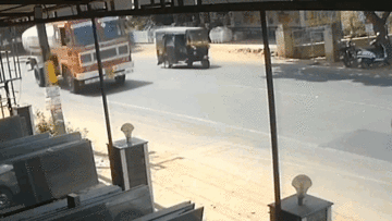 Xe bồn lấn làn đâm trực diện xe máy