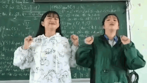 Hai nữ sinh Bình Thuận gây sốt với bản cover vũ điệu rửa tay ‘Ghen Cô Vy’