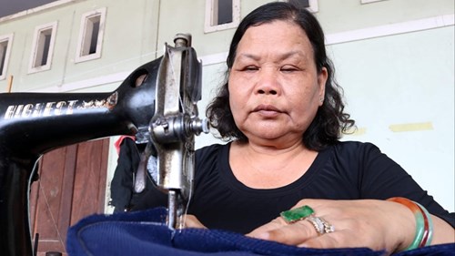 An Giang: May tặng khẩu trang miễn phí chống dịch Covid-19