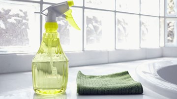 Vệ sinh nhà cửa đúng cách để ngăn ngừa virus corona