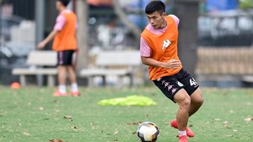 Gặp hậu vệ trẻ đá thay vị trí Văn Hậu ở Hà Nội FC