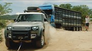 Sức kéo phi thường của Land Rover Defender giải cứu xe tải nặng 20 tấn