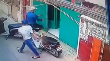Lợi dụng chủ vắng nhà, trộm cắt khóa cổng lấy cắp xe máy giữa ban ngày