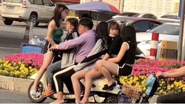 Bất chấp đại dịch Covid-19, công tử Trung Quốc kẹp 5 thiếu nữ trên xe
