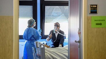 Covid-19: Bệnh nhân số 1 ở Italia xuất viện, nói về việc 'chết đi sống lại'