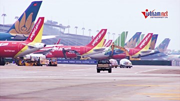 Cảnh rất khác ở Nội Bài: Trăm máy bay im lìm, nằm chen nhau nơi sân đỗ