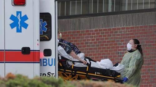 Covid-19: Thủ tướng Anh nhập viện, tín hiệu tích cực từ Italia, Đức, Pháp