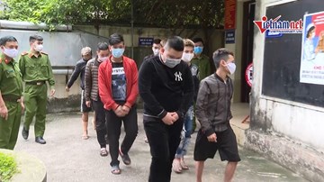 Cách ly xã hội: Bắt nhóm hát karaoke và nhóm tụ tập dùng ma tuý