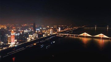 Vũ Hán sáng đèn như đêm giao thừa mừng thời khắc dỡ phong tỏa