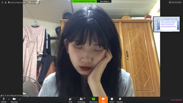 Cười ngất xem 'học trò online' ngủ gật, múa quạt, dưỡng da trên lớp