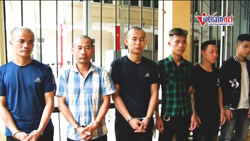 Khởi tố hình sự vụ án nhóm côn đồ đánh người, đập nát ô tô ở Hòa Bình