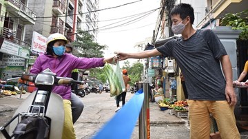 Chợ dân sinh muốn được kẻ vạch, dựng rào cách 2 mét đến hết dịch