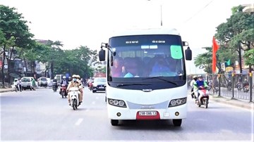 CSGT xử lý xe khách không chấp hành giãn cách dịp nghỉ lễ