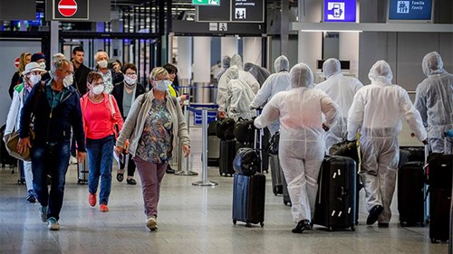 Hình ảnh xúc động trong ngày đầu nới phong tỏa ở Italia