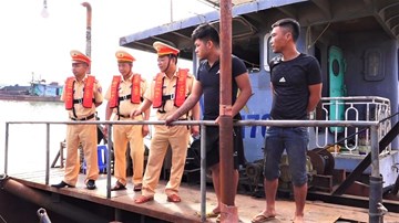 8 tàu cát tặc bị Thuỷ đoàn 1 CSGT  tóm gọn trên sông Hồng