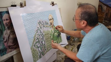 Họa sĩ ghép tranh Bác Hồ từ 3.000 con tem