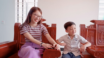 'Thần đồng 6 tuổi' Quang Bình đọ tiếng Anh với Khánh Vy 'biết 7 ngoại ngữ'