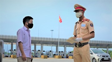 800 'ma men', 14 lái xe dùng ma túy bị phạt trong ngày thứ 2 tổng kiểm soát
