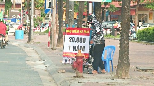 Theo chân PV đi mua bảo hiểm xe máy giá 20.000 đồng/ năm