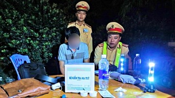 Tài xế dính ma túy: Uống 11 chai nước câu giờ, chống đối CSGT